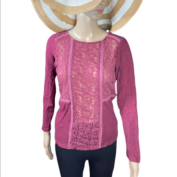 Lace and Long Sleeve - Picture 4 of 6